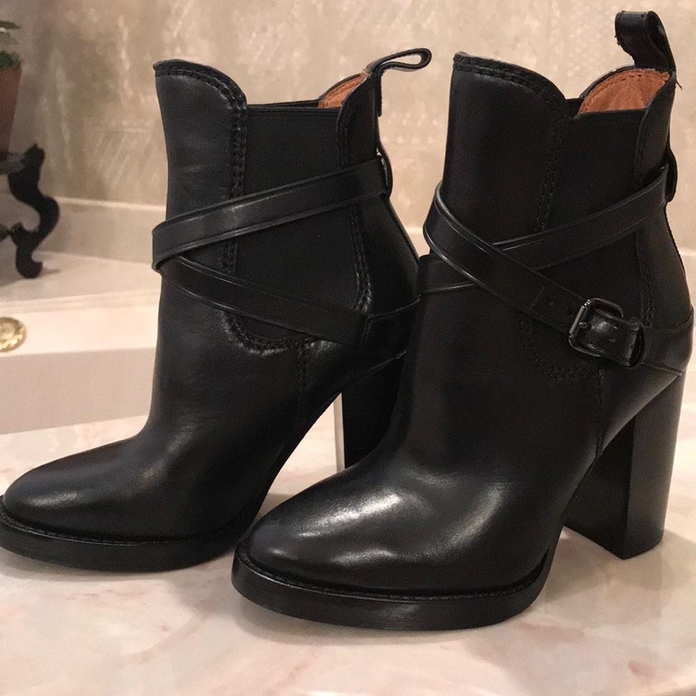 COACH BLACK LEATHER BOOTIES - Never been worn